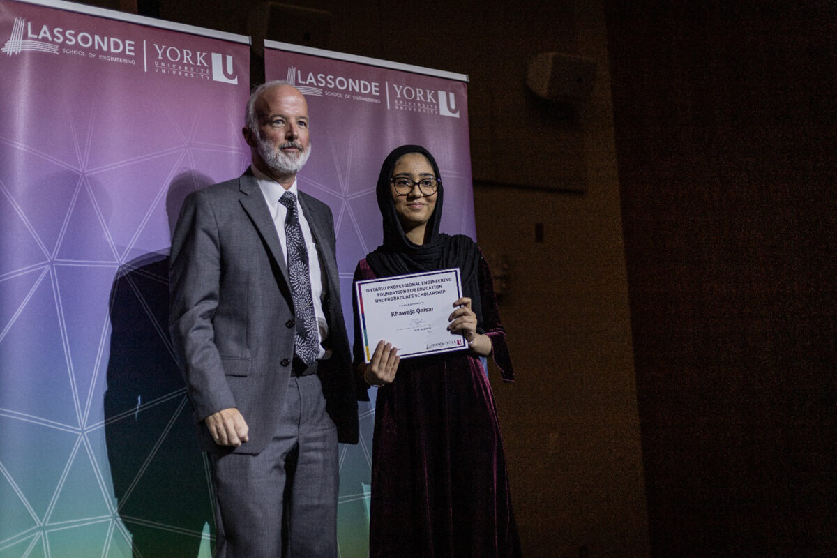 2022 Lassonde Awards Ceremony, Bruce Matthews presenting the Ontario Professional Engineering Foundation for Education Undergraduate Scholarship to Khawaja Qaisar