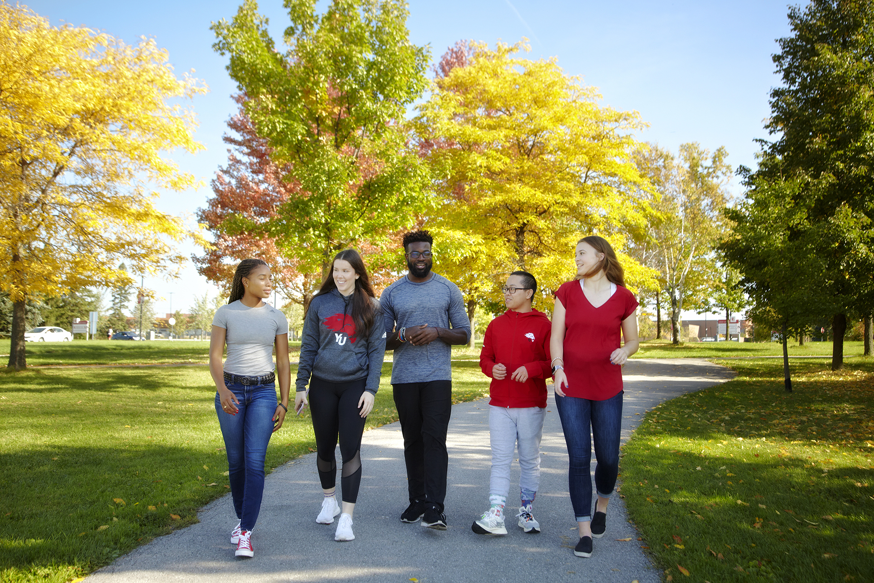 A group walks and talks on campus