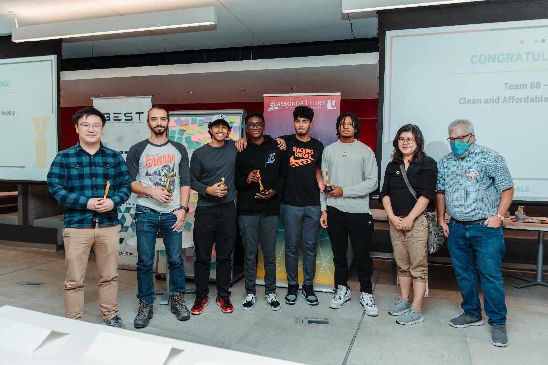 UNHack 2022 winning team photo Team #88: O2 – posing with Dr. Andrew Maxwell (far right) and Karen Lai (second from the right)