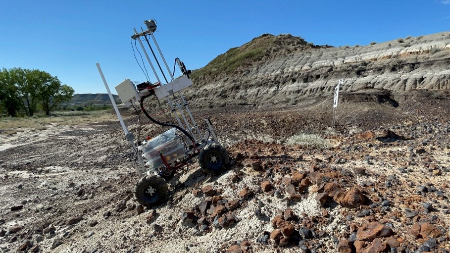 Rover investigating the badlands of Alberta during the 2022 Canadian International Rover Challenge.